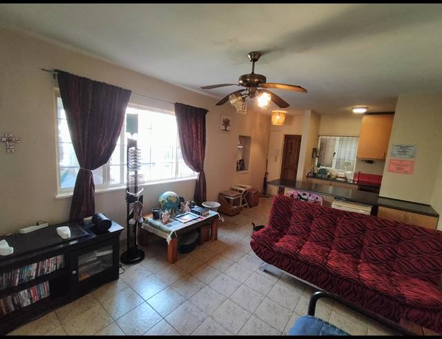 1 BEDROOM APARTMENT FOR SALE IN ESSENWOOD